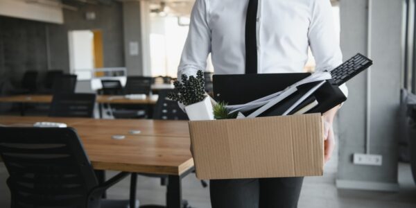 Felmondás után mikor kapom meg a fizetésem a magyar jogszabályok szerint